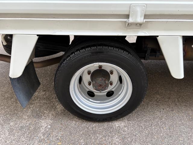 トヨエース ロングフルジャストロー 実走行0.4万km台★4224km★修復歴無★ロング★平ボディー★4ナンバー小型貨物★三方開★低床★リアWタイヤ★集中ロック★テールゲートチェーン★3人乗り★積載量1500kg★5速MT★(28枚目)