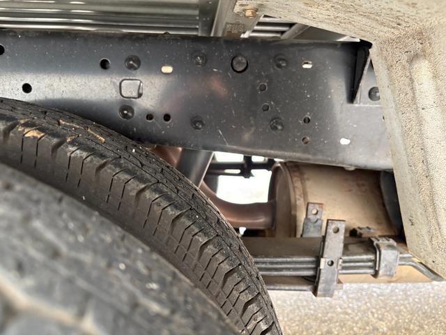 トヨエース ロングフルジャストロー 実走行0.4万km台★4224km★修復歴無★ロング★平ボディー★4ナンバー小型貨物★三方開★低床★リアWタイヤ★集中ロック★テールゲートチェーン★3人乗り★積載量1500kg★5速MT★(32枚目)