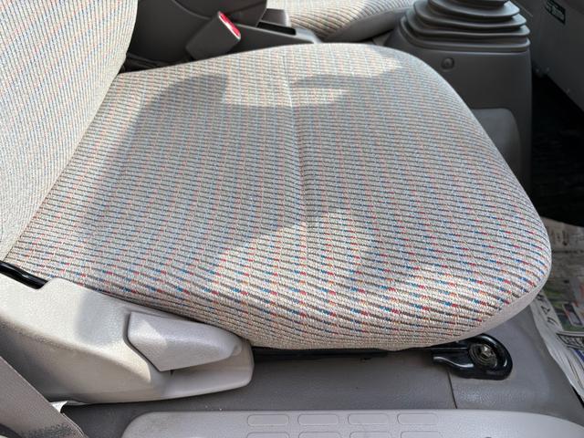 トヨエース ロングフルジャストロー 実走行0.4万km台★4224km★修復歴無★ロング★平ボディー★4ナンバー小型貨物★三方開★低床★リアWタイヤ★集中ロック★テールゲートチェーン★3人乗り★積載量1500kg★5速MT★(38枚目)