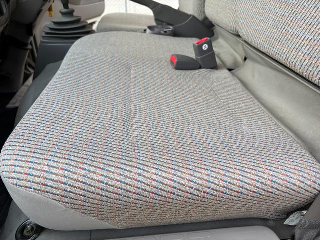 トヨエース ロングフルジャストロー 実走行0.4万km台★4224km★修復歴無★ロング★平ボディー★4ナンバー小型貨物★三方開★低床★リアWタイヤ★集中ロック★テールゲートチェーン★3人乗り★積載量1500kg★5速MT★(40枚目)