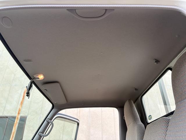 トヨエース ロングフルジャストロー 実走行0.4万km台★4224km★修復歴無★ロング★平ボディー★4ナンバー小型貨物★三方開★低床★リアWタイヤ★集中ロック★テールゲートチェーン★3人乗り★積載量1500kg★5速MT★(42枚目)