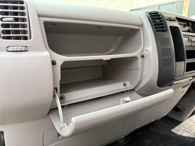 トヨエース ロングフルジャストロー 実走行0.4万km台★4224km★修復歴無★ロング★平ボディー★4ナンバー小型貨物★三方開★低床★リアWタイヤ★集中ロック★テールゲートチェーン★3人乗り★積載量1500kg★5速MT★(45枚目)