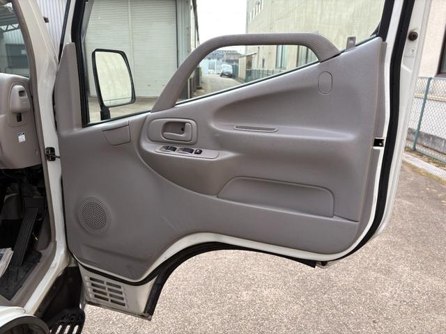 トヨエース ロングフルジャストロー 実走行0.4万km台★4224km★修復歴無★ロング★平ボディー★4ナンバー小型貨物★三方開★低床★リアWタイヤ★集中ロック★テールゲートチェーン★3人乗り★積載量1500kg★5速MT★(47枚目)