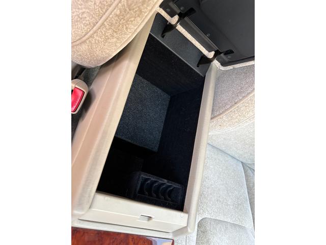 �Z���^�[�R���\�[���͂Q�E�F�C�ł���