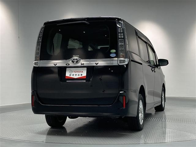 ヴォクシー Ｖ　４ＷＤ　フルセグ　メモリーナビ　ＤＶＤ再生　ミュージックプレイヤー接続可　後席モニター　ＥＴＣ　電動スライドドア　ＬＥＤヘッドランプ　ウオークスルー　乗車定員８人　３列シート　アイドリングストップ（6枚目）
