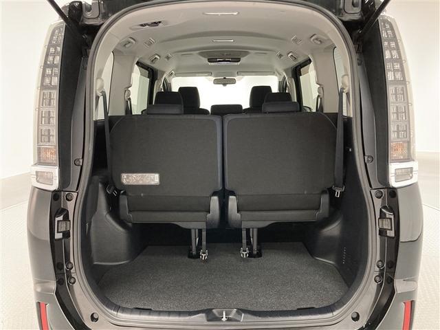 ヴォクシー Ｖ　４ＷＤ　フルセグ　メモリーナビ　ＤＶＤ再生　ミュージックプレイヤー接続可　後席モニター　ＥＴＣ　電動スライドドア　ＬＥＤヘッドランプ　ウオークスルー　乗車定員８人　３列シート　アイドリングストップ（7枚目）