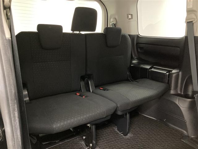 ヴォクシー Ｖ　４ＷＤ　フルセグ　メモリーナビ　ＤＶＤ再生　ミュージックプレイヤー接続可　後席モニター　ＥＴＣ　電動スライドドア　ＬＥＤヘッドランプ　ウオークスルー　乗車定員８人　３列シート　アイドリングストップ（11枚目）