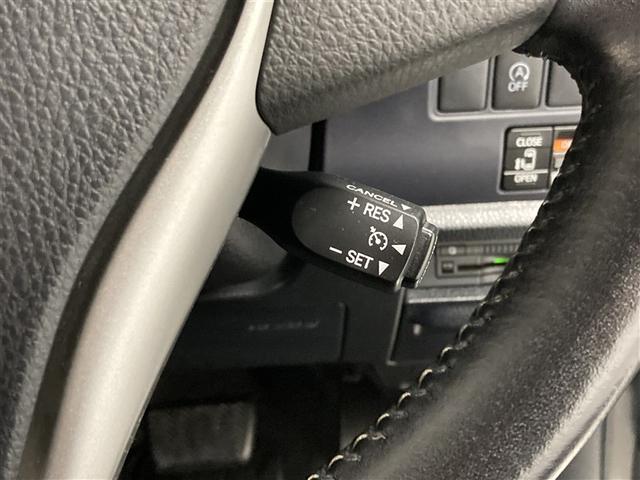 ヴォクシー Ｖ　４ＷＤ　フルセグ　メモリーナビ　ＤＶＤ再生　ミュージックプレイヤー接続可　後席モニター　ＥＴＣ　電動スライドドア　ＬＥＤヘッドランプ　ウオークスルー　乗車定員８人　３列シート　アイドリングストップ（15枚目）