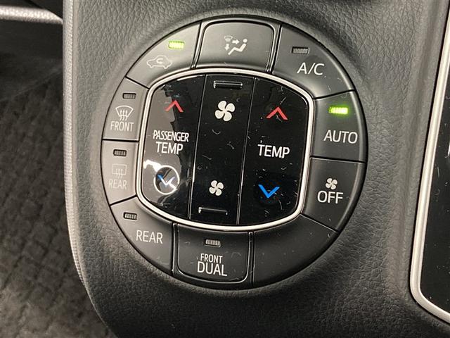 ヴォクシー Ｖ　４ＷＤ　フルセグ　メモリーナビ　ＤＶＤ再生　ミュージックプレイヤー接続可　後席モニター　ＥＴＣ　電動スライドドア　ＬＥＤヘッドランプ　ウオークスルー　乗車定員８人　３列シート　アイドリングストップ（23枚目）