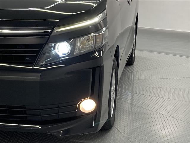 ヴォクシー Ｖ　４ＷＤ　フルセグ　メモリーナビ　ＤＶＤ再生　ミュージックプレイヤー接続可　後席モニター　ＥＴＣ　電動スライドドア　ＬＥＤヘッドランプ　ウオークスルー　乗車定員８人　３列シート　アイドリングストップ（29枚目）