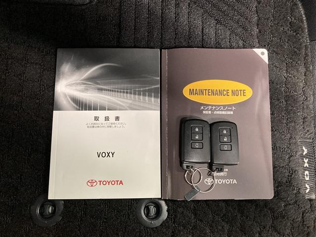 ヴォクシー Ｖ　４ＷＤ　フルセグ　メモリーナビ　ＤＶＤ再生　ミュージックプレイヤー接続可　後席モニター　ＥＴＣ　電動スライドドア　ＬＥＤヘッドランプ　ウオークスルー　乗車定員８人　３列シート　アイドリングストップ（31枚目）