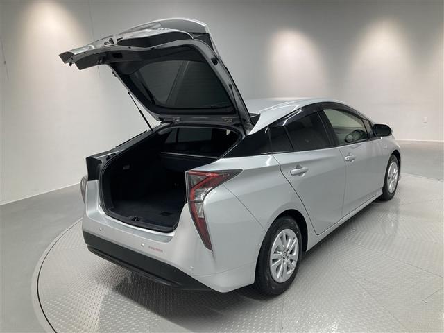 プリウス Ｓセーフティプラス　フルセグ　メモリーナビ　ＤＶＤ再生　ミュージックプレイヤー接続可　バックカメラ　衝突被害軽減システム　ＥＴＣ　ドラレコ　ＬＥＤヘッドランプ　ワンオーナー（8枚目）