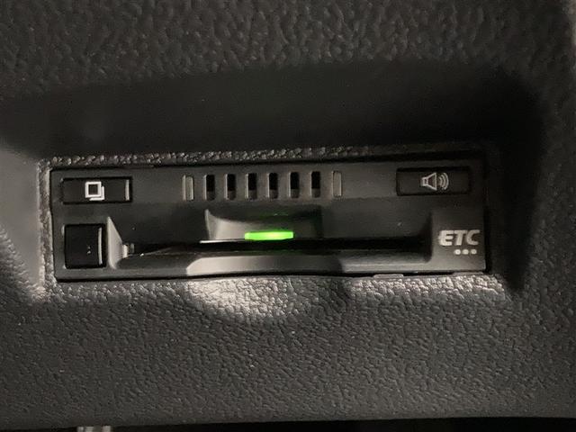 プリウス Ｓセーフティプラス　フルセグ　メモリーナビ　ＤＶＤ再生　ミュージックプレイヤー接続可　バックカメラ　衝突被害軽減システム　ＥＴＣ　ドラレコ　ＬＥＤヘッドランプ　ワンオーナー（18枚目）
