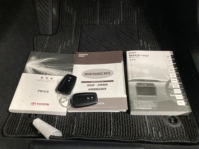 プリウス Ｓセーフティプラス　フルセグ　メモリーナビ　ＤＶＤ再生　ミュージックプレイヤー接続可　バックカメラ　衝突被害軽減システム　ＥＴＣ　ドラレコ　ＬＥＤヘッドランプ　ワンオーナー（30枚目）