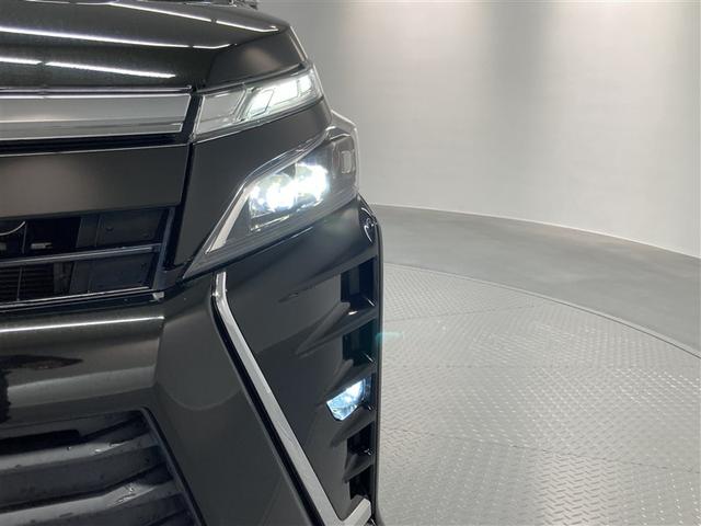 ヴォクシー ＺＳ　煌　４ＷＤ　フルセグ　メモリーナビ　ＤＶＤ再生　ミュージックプレイヤー接続可　後席モニター　バックカメラ　衝突被害軽減システム　ＥＴＣ　両側電動スライド　ＬＥＤヘッドランプ　乗車定員７人　３列シート（34枚目）