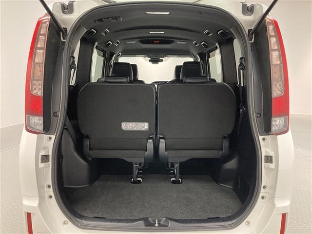 エスクァイア Ｇｉ　ブラックテーラード　フルセグ　メモリーナビ　ＤＶＤ再生　ミュージックプレイヤー接続可　バックカメラ　衝突被害軽減システム　ＥＴＣ　両側電動スライド　ＬＥＤヘッドランプ　ウオークスルー　乗車定員７人　３列シート（8枚目）