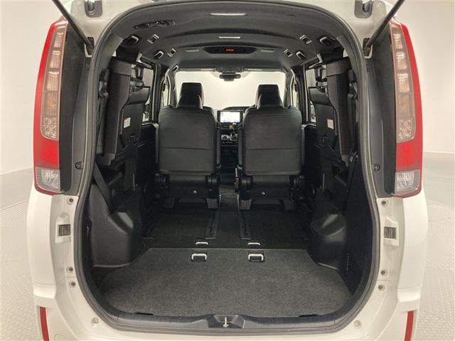 エスクァイア Ｇｉ　ブラックテーラード　フルセグ　メモリーナビ　ＤＶＤ再生　ミュージックプレイヤー接続可　バックカメラ　衝突被害軽減システム　ＥＴＣ　両側電動スライド　ＬＥＤヘッドランプ　ウオークスルー　乗車定員７人　３列シート（9枚目）