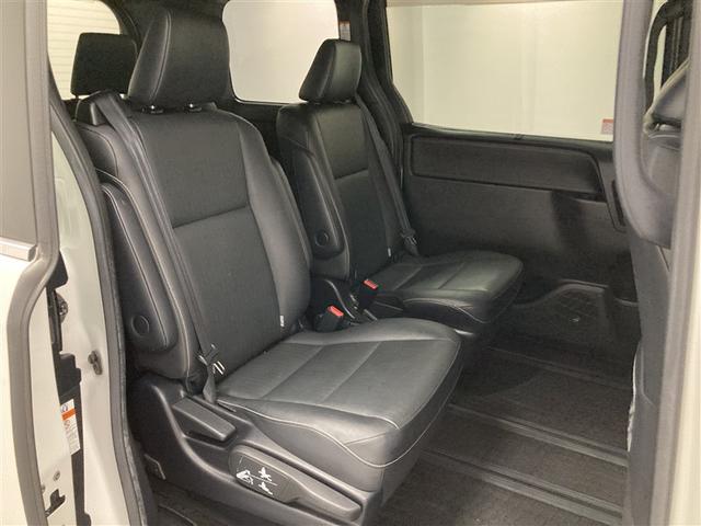 エスクァイア Ｇｉ　ブラックテーラード　フルセグ　メモリーナビ　ＤＶＤ再生　ミュージックプレイヤー接続可　バックカメラ　衝突被害軽減システム　ＥＴＣ　両側電動スライド　ＬＥＤヘッドランプ　ウオークスルー　乗車定員７人　３列シート（12枚目）