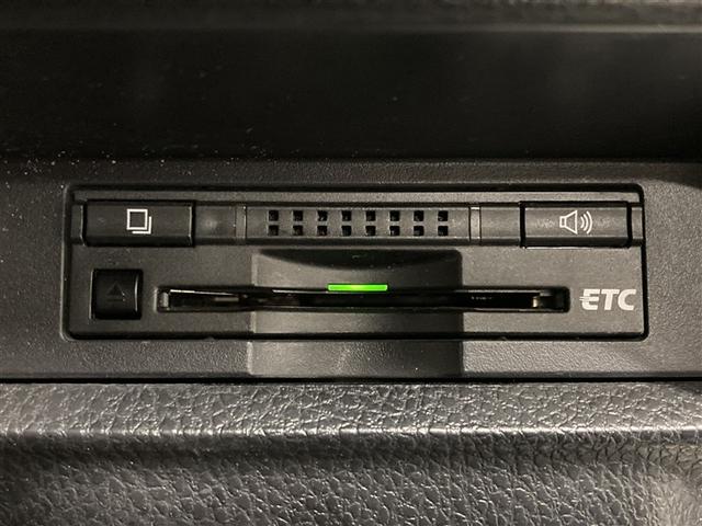 エスクァイア Ｇｉ　ブラックテーラード　フルセグ　メモリーナビ　ＤＶＤ再生　ミュージックプレイヤー接続可　バックカメラ　衝突被害軽減システム　ＥＴＣ　両側電動スライド　ＬＥＤヘッドランプ　ウオークスルー　乗車定員７人　３列シート（20枚目）