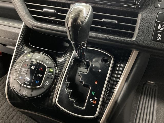 エスクァイア Ｇｉ　ブラックテーラード　フルセグ　メモリーナビ　ＤＶＤ再生　ミュージックプレイヤー接続可　バックカメラ　衝突被害軽減システム　ＥＴＣ　両側電動スライド　ＬＥＤヘッドランプ　ウオークスルー　乗車定員７人　３列シート（24枚目）