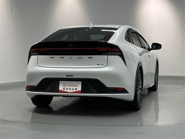プリウス Ｚ　４ＷＤ　ミュージックプレイヤー接続可　バックカメラ　衝突被害軽減システム　ＥＴＣ　ドラレコ　ＬＥＤヘッドランプ　ワンオーナー（7枚目）