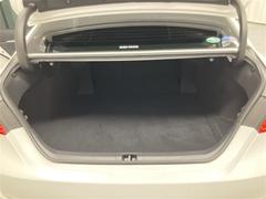 大きく開く開口部で荷物の出し入れもラクラクです。 7