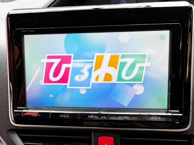 ヴォクシー ＺＳ　７人乗り　両側パワースライドドア　９インチ純正ナビ　バックカメラ　ＥＴＣ　ＣＤ　ＤＶＤ再生　　Ｂｌｕｅｔｏｏｔｈオーディオ　ボディーコーティング施工車（4枚目）