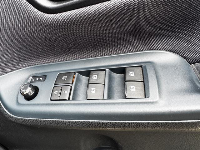 ヴォクシー ＺＳ　７人乗り　両側パワースライドドア　９インチ純正ナビ　バックカメラ　ＥＴＣ　ＣＤ　ＤＶＤ再生　　Ｂｌｕｅｔｏｏｔｈオーディオ　ボディーコーティング施工車（24枚目）