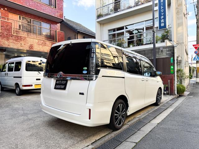 ヴォクシー ハイブリッドＶ　両側パワースライドドア　パナソニック大型ナビ　フルセグＴＶ　　Ｂｌｕｅｔｏｏｔｈ　バックカメラ　シートヒーター　クルーズコントロール　２０２５年製タイヤ　４本　車検２０２７年９月まで（8枚目）