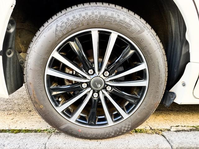 ヴォクシー ハイブリッドＶ　両側パワースライドドア　パナソニック大型ナビ　フルセグＴＶ　　Ｂｌｕｅｔｏｏｔｈ　バックカメラ　シートヒーター　クルーズコントロール　２０２５年製タイヤ　４本　車検２０２７年９月まで（16枚目）