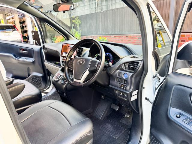 ヴォクシー ハイブリッドＶ　両側パワースライドドア　パナソニック大型ナビ　フルセグＴＶ　　Ｂｌｕｅｔｏｏｔｈ　バックカメラ　シートヒーター　クルーズコントロール　２０２５年製タイヤ　４本　車検２０２７年９月まで（19枚目）