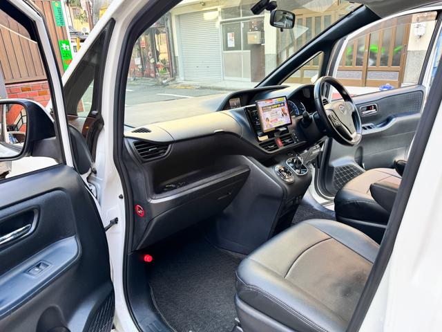 ヴォクシー ハイブリッドＶ　両側パワースライドドア　パナソニック大型ナビ　フルセグＴＶ　　Ｂｌｕｅｔｏｏｔｈ　バックカメラ　シートヒーター　クルーズコントロール　２０２５年製タイヤ　４本　車検２０２７年９月まで（21枚目）