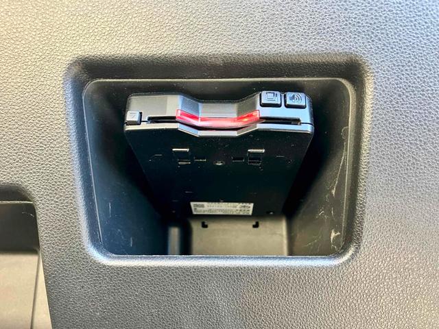 ムーヴキャンバス Ｘリミテッドメイクアップ　ＳＡＩＩＩ　ドライブレコーダー　ＥＴＣ　バックカメラ　両側電動スライドドア　ナビ　ＴＶ　クリアランスソナー　衝突被害軽減システム　オートマチックハイビーム　オートライト　スマートキー　アイドリングストップ（9枚目）