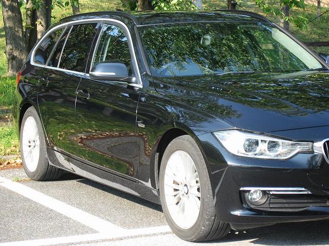３シリーズ ３２０ｄブルーパフォーマンス　ツーリングラグジュアリ　無事故車　純正ナビカラーバックカメラ　黒革シート前席ヒーターパワーシート　ミラー内蔵ＥＴＣ　ターボディーゼル　アイドルストップ　ラグジュアリー１７ｉｃアルミホイール　パワーバックドア　キーフリー（18枚目）