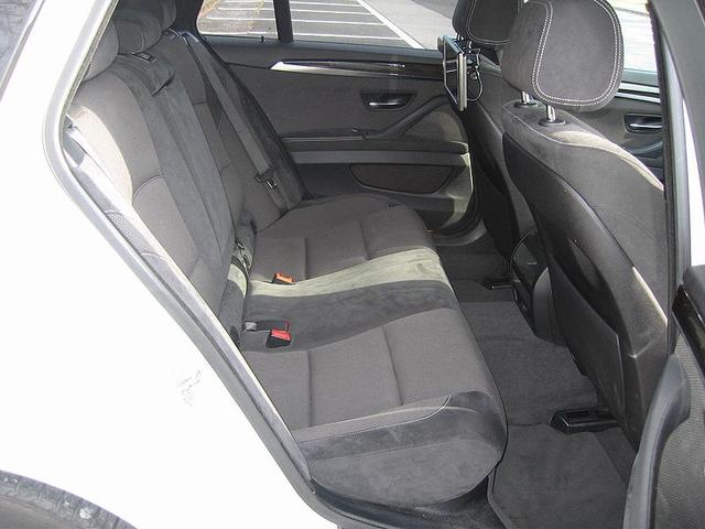 5シリーズ 523dツーリング Mスポーツ 無事故車 ナビ TV カラーバックカメラ パドルシフト フロントパワーシート ETC パワーバッドア アイドルストップ Mスポーツ18icアルミ キーフリー HIDヘッドライト フォグランプ(17枚目)