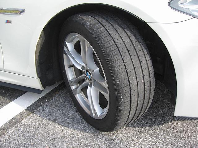 5シリーズ 523dツーリング Mスポーツ 無事故車 ナビ TV カラーバックカメラ パドルシフト フロントパワーシート ETC パワーバッドア アイドルストップ Mスポーツ18icアルミ キーフリー HIDヘッドライト フォグランプ(19枚目)