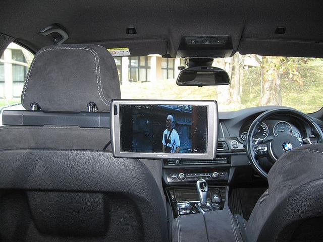 5シリーズ 523dツーリング Mスポーツ 無事故車 ナビ TV カラーバックカメラ パドルシフト フロントパワーシート ETC パワーバッドア アイドルストップ Mスポーツ18icアルミ キーフリー HIDヘッドライト フォグランプ(26枚目)