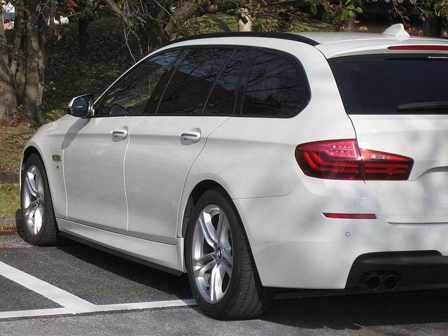 5シリーズ 523dツーリング Mスポーツ 無事故車 ナビ TV カラーバックカメラ パドルシフト フロントパワーシート ETC パワーバッドア アイドルストップ Mスポーツ18icアルミ キーフリー HIDヘッドライト フォグランプ(32枚目)