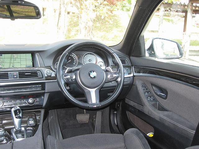 5シリーズ 523dツーリング Mスポーツ 無事故車 ナビ TV カラーバックカメラ パドルシフト フロントパワーシート ETC パワーバッドア アイドルストップ Mスポーツ18icアルミ キーフリー HIDヘッドライト フォグランプ(37枚目)