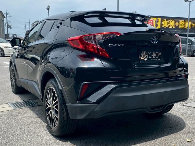 Ｃ－ＨＲ Ｓ　純正９インチＳＤナビ　フルセグ地デジＴＶ　ブルートゥース　バックカメラ　プリクラッシュセーフティ　レーダークルーズコントロール　ステアリングリモコン　革調シートカバー　ヘッドライトレベライザー（11枚目）