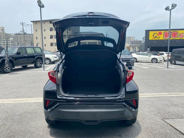 Ｃ－ＨＲ Ｓ　純正９インチＳＤナビ　フルセグ地デジＴＶ　ブルートゥース　バックカメラ　プリクラッシュセーフティ　レーダークルーズコントロール　ステアリングリモコン　革調シートカバー　ヘッドライトレベライザー（13枚目）