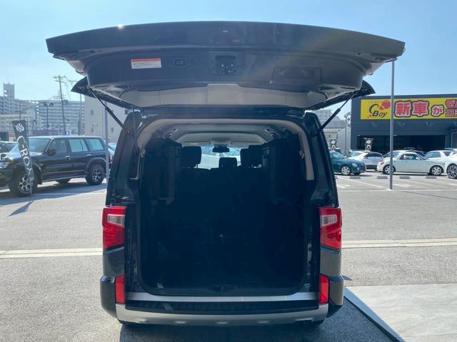 デリカＤ：５ Ｐ　ワンオーナー　メーカーＯＰナビ　パノラマモニター　ディーゼル車　シートヒーター　ＥＴＣ　パドルシフト　ハンドルヒーター　パワーバックドア　両側パワースライドドア　ＡＣ１００Ｖ　クルーズコントロール（13枚目）