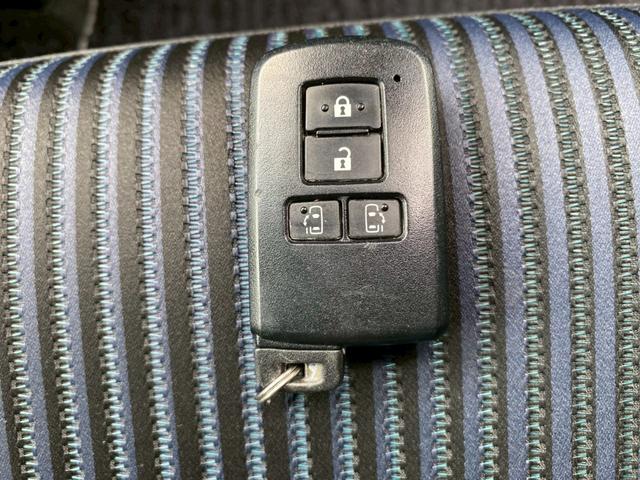 ヴォクシー ＺＳ　煌ＩＩ　アルパイン９インチナビ　バックカメラ　ビルトインＥＴＣ　両側パワースライドドア　オートハイビーム　後席フリップダウンモニター　フルセグＴＶ　ブルートゥース　ステアリングリモコン　サンシェード（43枚目）
