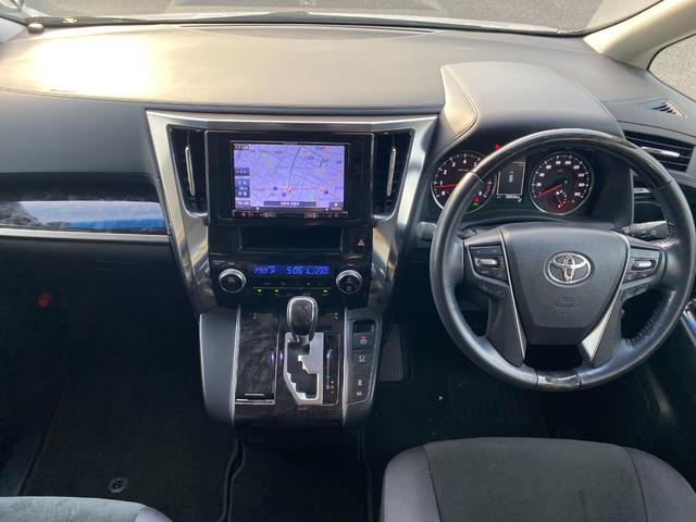 ヴェルファイア ２．５Ｚ　カロッツェリアメモリーナビ　フルセグ地デジＴＶ　ブルートゥース　ＥＴＣ車載器　ドライブレコーダー　Ｗサンルーフ　バックカメラ　黒木目コンビハンドル　プリクラッシュセーフティ　ＬＥＤルームランプ（16枚目）