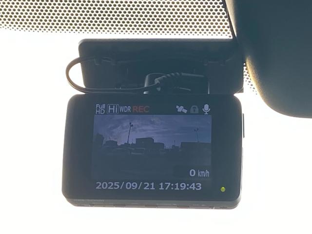 ヴェルファイア ２．５Ｚ　カロッツェリアメモリーナビ　フルセグ地デジＴＶ　ブルートゥース　ＥＴＣ車載器　ドライブレコーダー　Ｗサンルーフ　バックカメラ　黒木目コンビハンドル　プリクラッシュセーフティ　ＬＥＤルームランプ（30枚目）