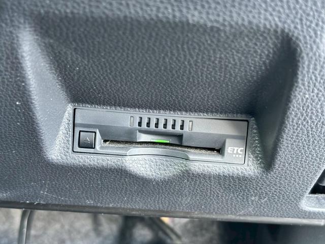 ヤリス Ｘ　メーカーＯＰナビ　バックカメラ　ビルトインＥＴＣ　プッシュスタート　トヨタセーフティセンス　ブルートゥース　ステアリングスイッチ　ＵＳＢ端子　オートハイビーム　シートリフター（27枚目）