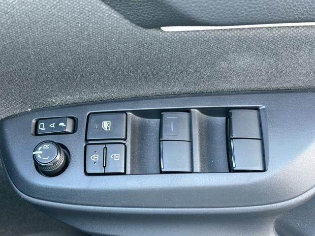 ヤリス Ｘ　メーカーＯＰナビ　バックカメラ　ビルトインＥＴＣ　プッシュスタート　トヨタセーフティセンス　ブルートゥース　ステアリングスイッチ　ＵＳＢ端子　オートハイビーム　シートリフター（29枚目）