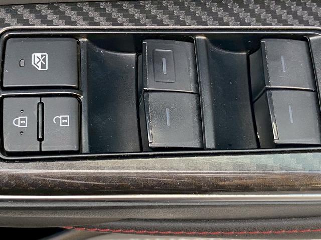クラウンハイブリッド ＲＳ　リミテッド　純正ナビ　バックカメラ　ブルートゥース　パノラマモニター　フルセグＴＶ　サンルーフ　ＴＶキット　ドライブレコーダー　革シート　パワーシート　シートヒーター　シートクーラー　パーキングアシスト（33枚目）
