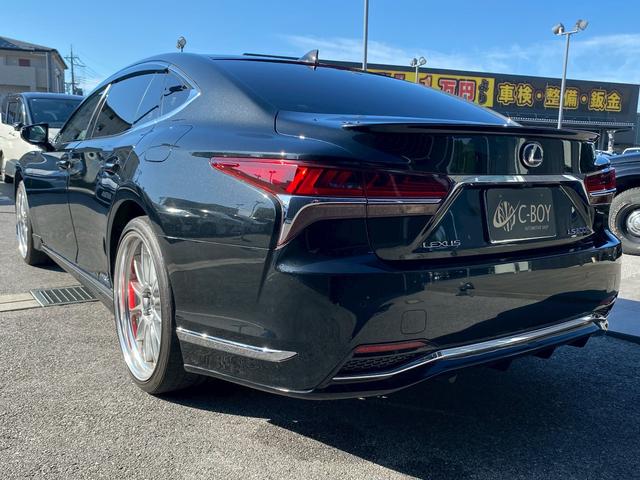 ＬＳ ＬＳ５００ｈ　バージョンＬ　マークレビンソン　サンルーフ　黒革パワーシート　シートエアコン　デジタルインナーミラー　パノラミックビューモニター　パドルシフト　プリクラッシュセーフティ　レーダークルーズコントロール　社外エアロ（11枚目）