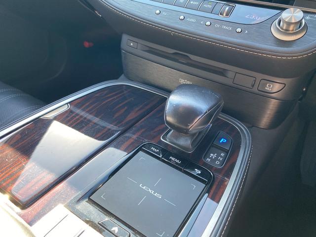 ＬＳ ＬＳ５００ｈ　バージョンＬ　マークレビンソン　サンルーフ　黒革パワーシート　シートエアコン　デジタルインナーミラー　パノラミックビューモニター　パドルシフト　プリクラッシュセーフティ　レーダークルーズコントロール　社外エアロ（22枚目）